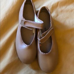 Theatricals velcro close tap shoes 11.5 girls